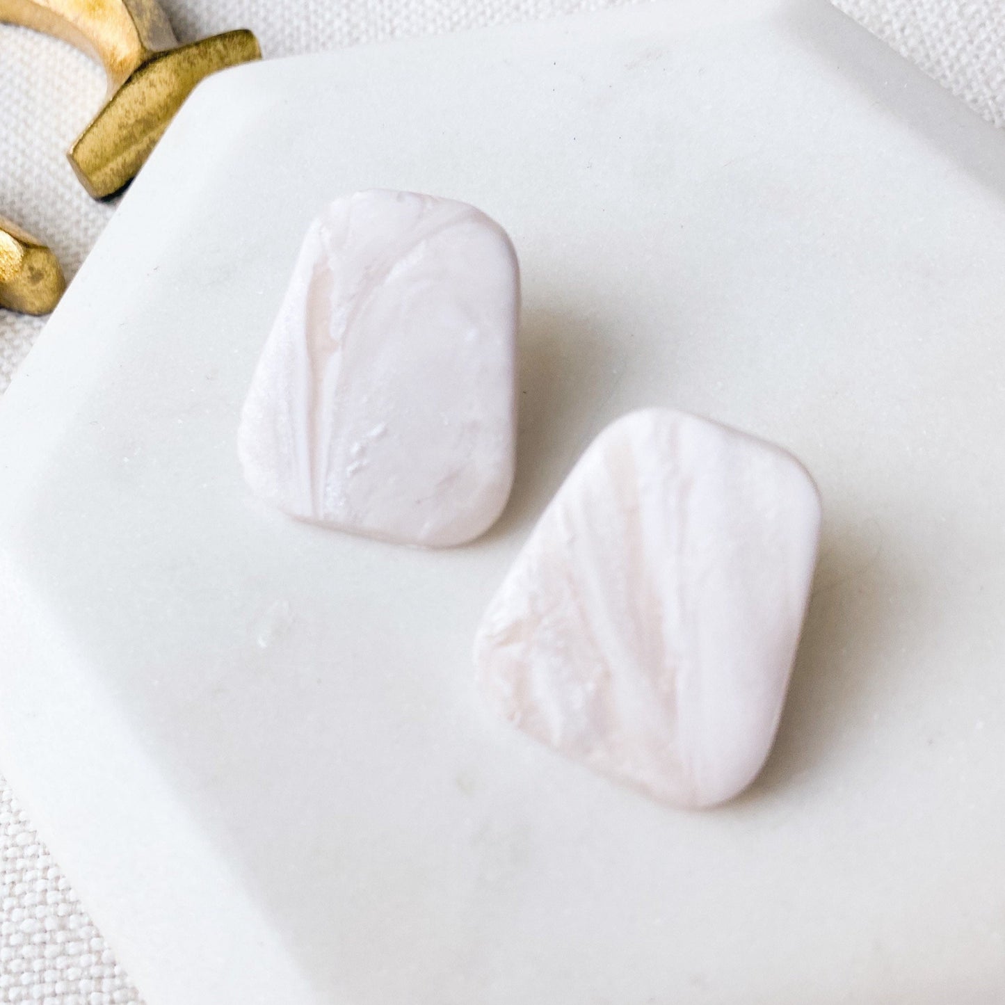 The Maggie Studs in Shell