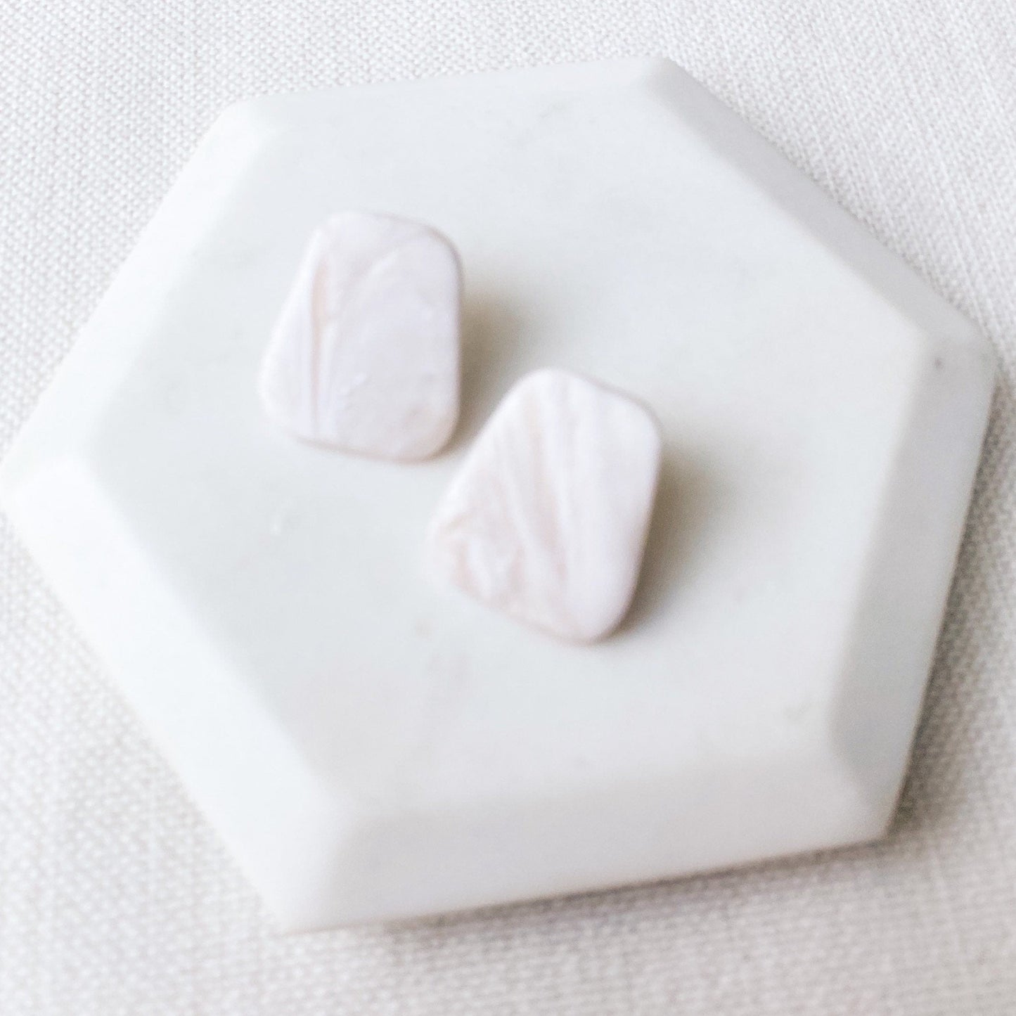 The Maggie Studs in Shell