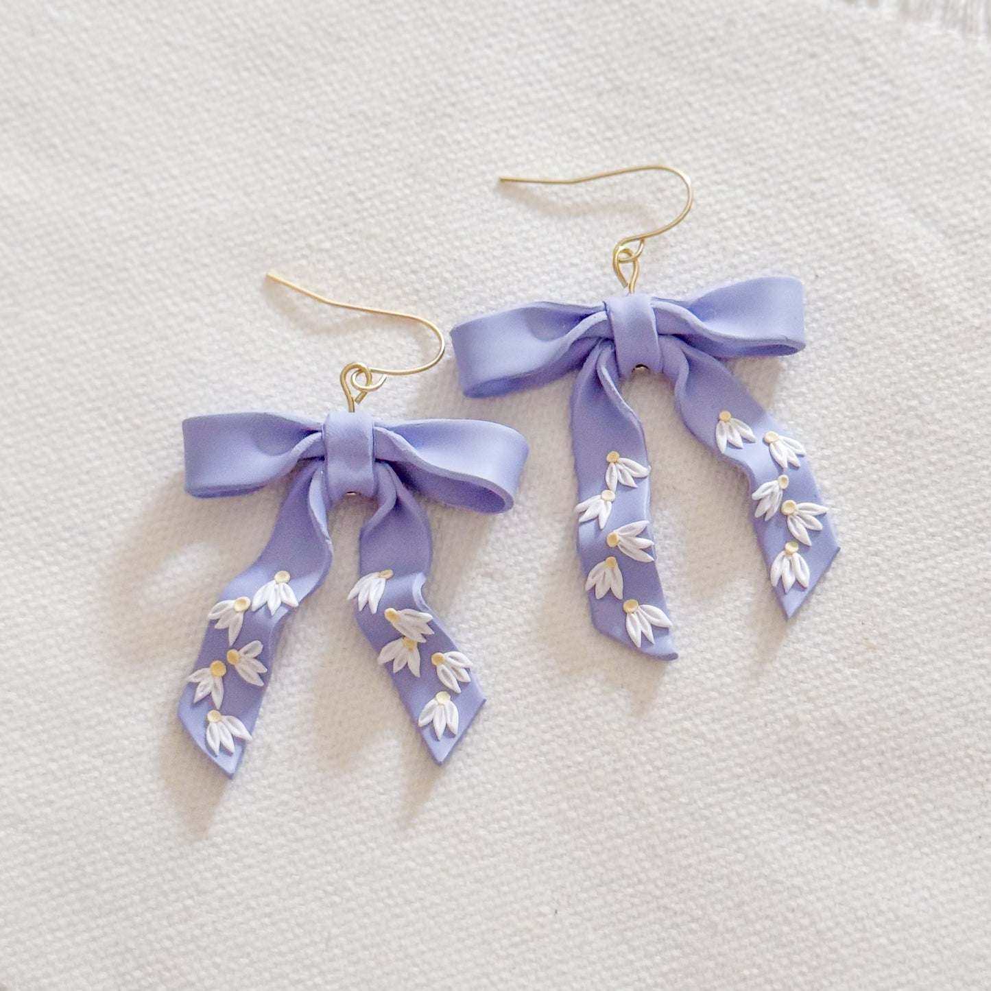 Kate Bow in Blue Daisies