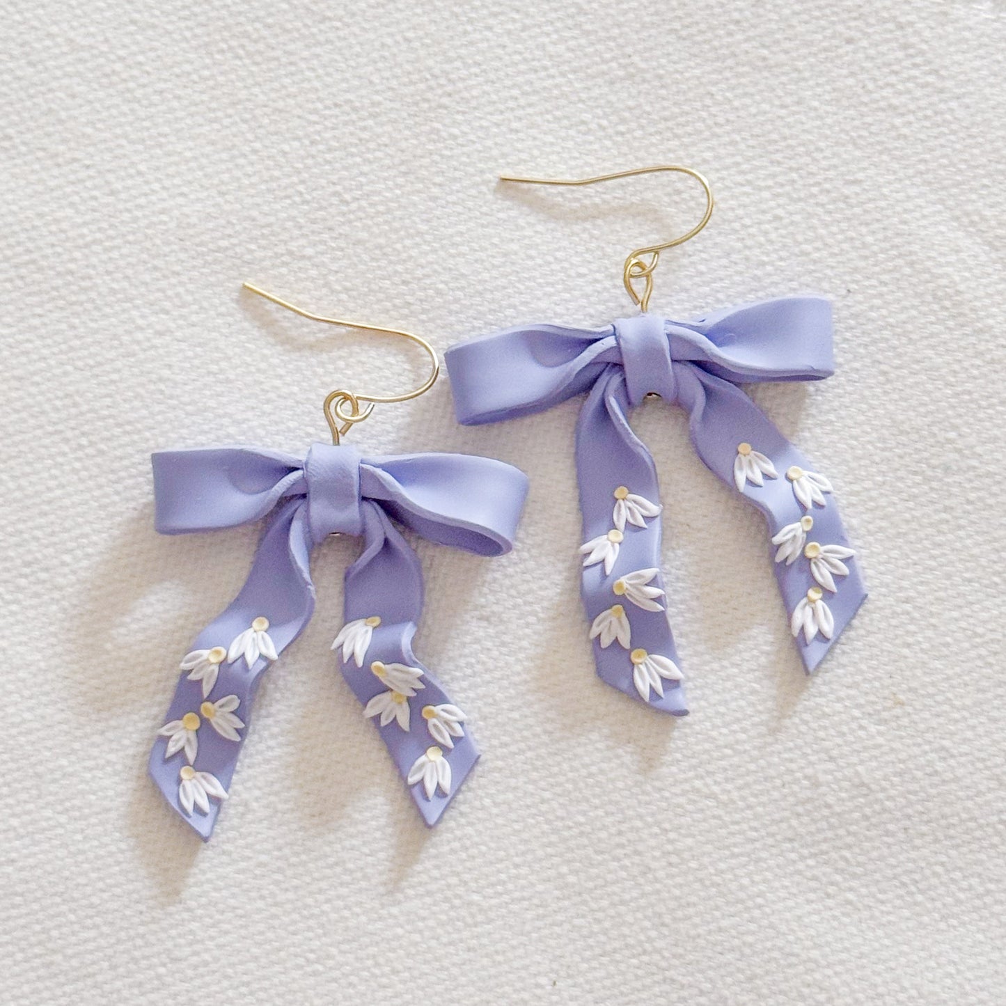 Kate Bow in Blue Daisies